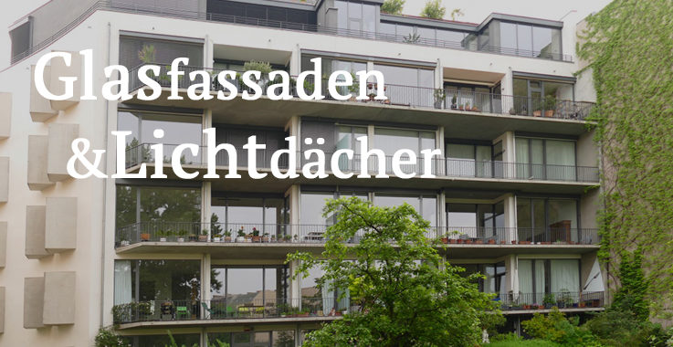 Glasfassade und Lichtdächer