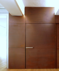 Wandschrank aus Cortenstahl